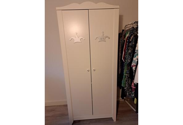 Witte kinder kledingkast - 20260209_164017