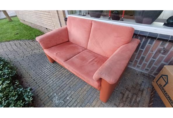 Oranje 2-zitsbank (zit ruim, en toch compact) - 20260303_175041