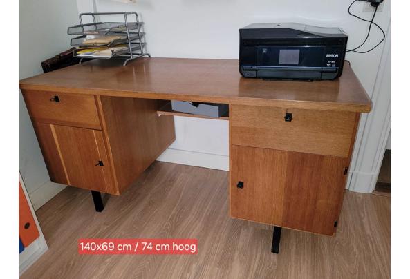 2 houten bureaus - IMG-20260730-WA0008