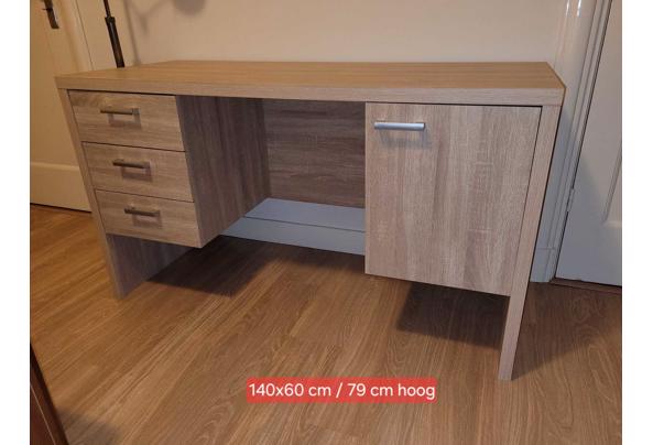 2 houten bureaus - IMG-20260730-WA0009