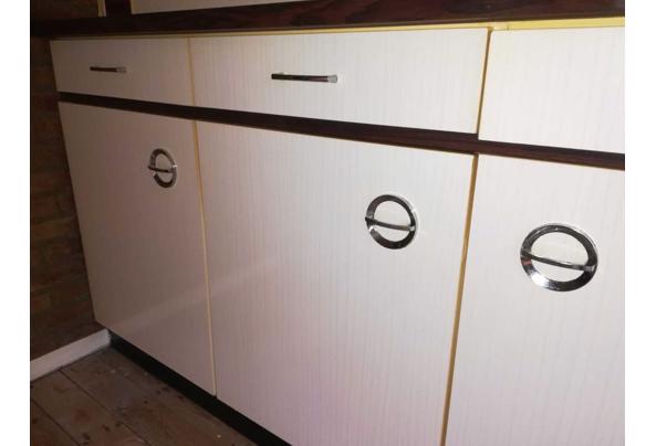Retro/vintage keuken kast - WhatsApp-Image-2021-06-24-at-09-59-41-(2)