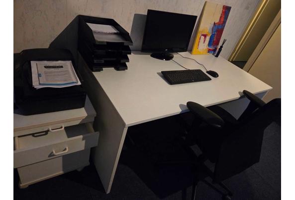 Bureautafel,  stoel en ladekast - IMG-20260415-WA0019