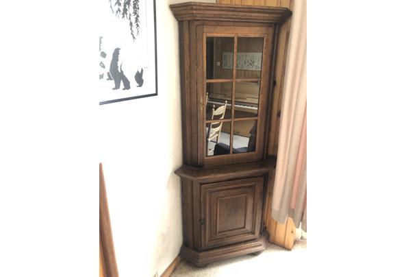 Eiken hoge hoekkast  - 18839561-70F4-41D4-B4A8-01AF05AC6EE9