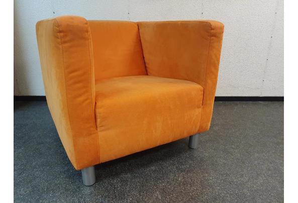 Oranje stoel - 2