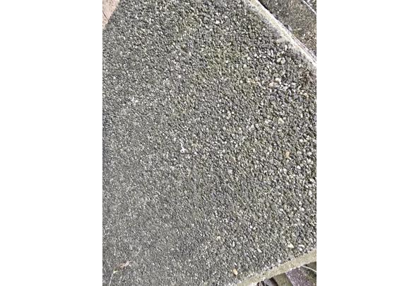 Gratis af te halen: 25m2 betonnen terrastegels wildverband - 20260730_183255 Gratis af te halen: 25m2 betonnen terrastegels wildverband - 20260730_183255