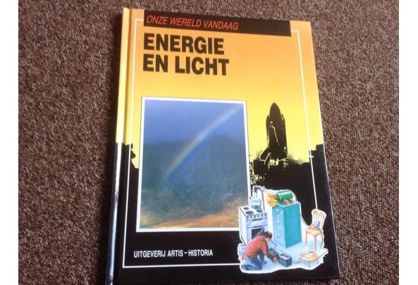 Boeken ; Onze Wereld Vandaag ; 16 Prachtige boeken, leerzaam - IMG_7021_637513960699706931