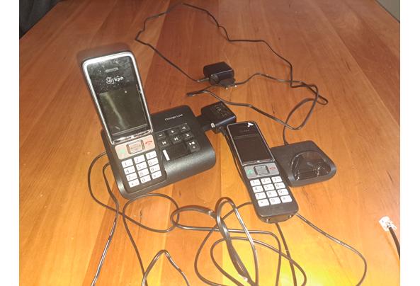 Telefoon met station en twee toestellen - 20250125_162212