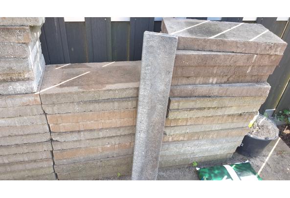 Tuintegels 60x30x6 en 3 bandjes 100x15x4,5 - 20230903_145640