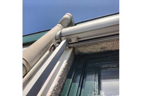 zonnescherm (handbediend), niet nieuw, maar werkt nog prime - IMG20260526150954