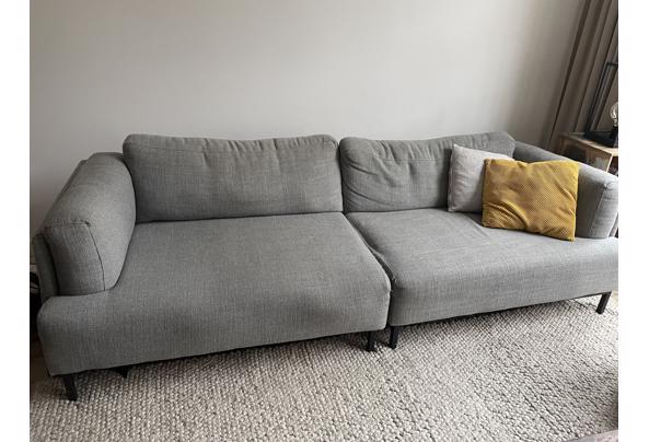 Grijze bank van het merk Woood - IMG_4557