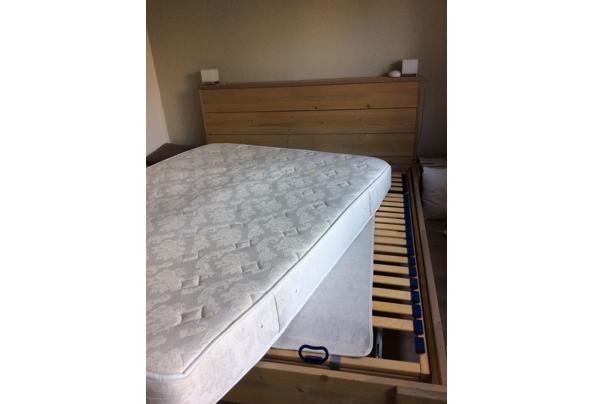 2 pers houten bed 1.60x2.00 met verstelbare lattenbodems, matras en hoofdboard - EA043877-4258-4433-B8E3-F68E35B1992B.jpeg