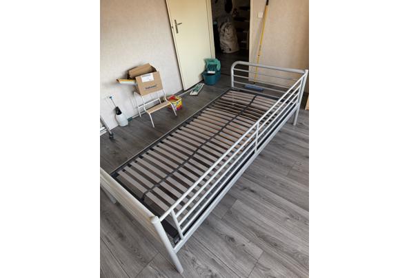 1 persoons bed metalen frame met lattenbodem 90 x 200 cm - IMG_4707