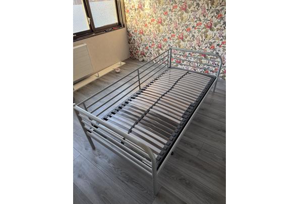 1 persoons bed metalen frame met lattenbodem 90 x 200 cm - IMG_4708