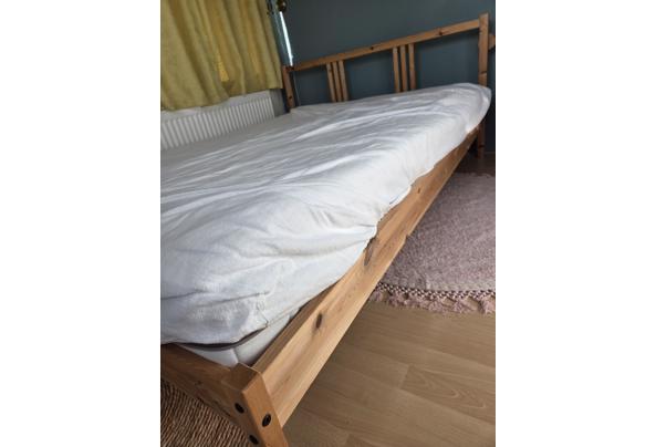 Houten bed met matras en topper - 17919836173711673384551936750304