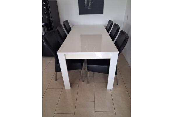 Eettafel met 6 stoelen en salontafel - 20260904_135305