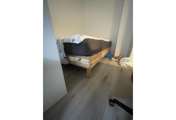 Bed frame 140cm breed - met lattenboden en boxspring - IMG_4387