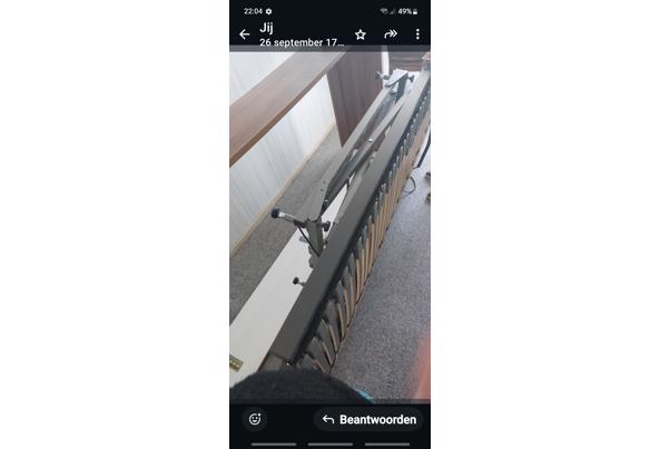 Hoog laag bed ,elektrisch met lattenbodem en ombouw 90x210 - Screenshot_20251016_220418_WhatsApp
