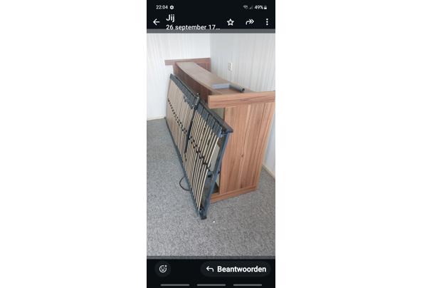 Hoog laag bed ,elektrisch met lattenbodem en ombouw 90x210 - Screenshot_20251016_220431_WhatsApp