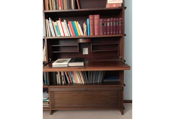 Originele boekenkasten naar een ontwerp van meubelmaker Pander (werkte samen met de Bonneterie). Eind jaren 40 gemaakt. Echt iets voor de liefhebber! “ - kast-foto-1