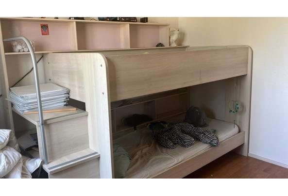 Stapelbed met opbergruimte (LET OP - een aantal planken zijn beschadigd, twee zijn kapot) - Afbeelding-van-WhatsApp-op-2025-12-15-om-14-59-09_a5e17c6f