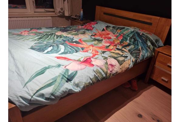 Slaapkamer meubel, Bedombouw, 2 nachtkastjes, kledingkast en commode  - IMG-20251018-WA0011