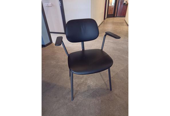 8 stoelen, lichte gebruikssporen - 20260630_164306 8 stoelen, lichte gebruikssporen - 20260630_164306