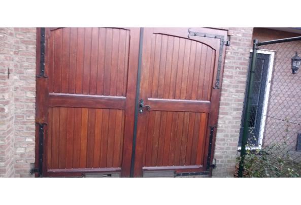 Hardhouten dubbele garagedeur  - 20241129_150916