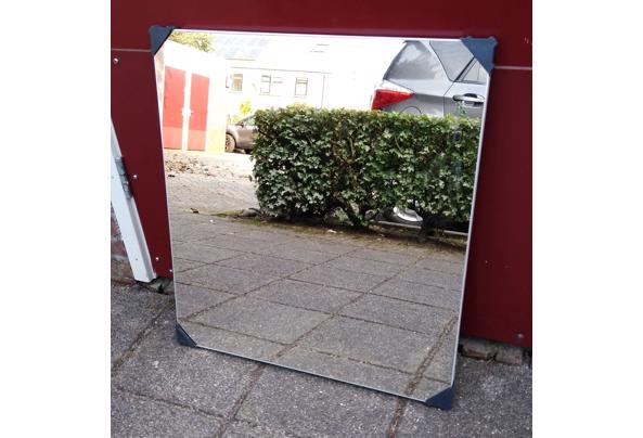 Spiegel met houten achterkant - spiegel-1
