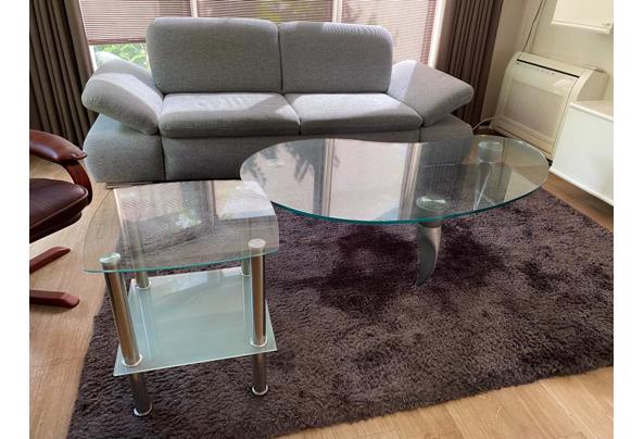 Stoel, bank, kleed en salontafels  - 900898C7-A4A9-473F-8E82-319110E3AD61