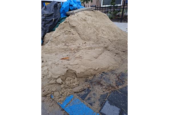 Gratis af te halen Zand en Tegels  - 20250918_152154