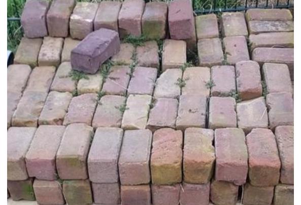 Tuintegels / tuinklinkers tuintegels gratis af te halen - Screenshot_20251229_142656_Marktplaats