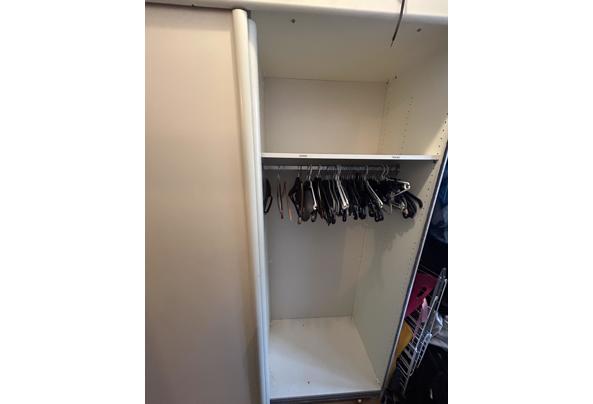 3-deurs kledingkast, hang & planken - IMG_3098