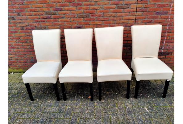 Praktische tafel met 4 stoelen - IMG20240130091430