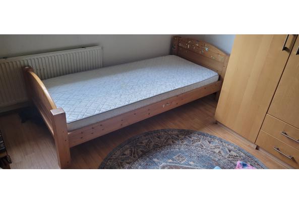 Aangeboden Houten bed 90 bij 200 - 20261011_111021