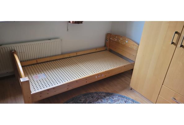 Aangeboden Houten bed 90 bij 200 - 20261011_111102