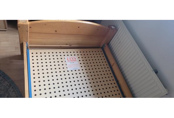 Aangeboden Houten bed 90 bij 200 - 20261011_111113