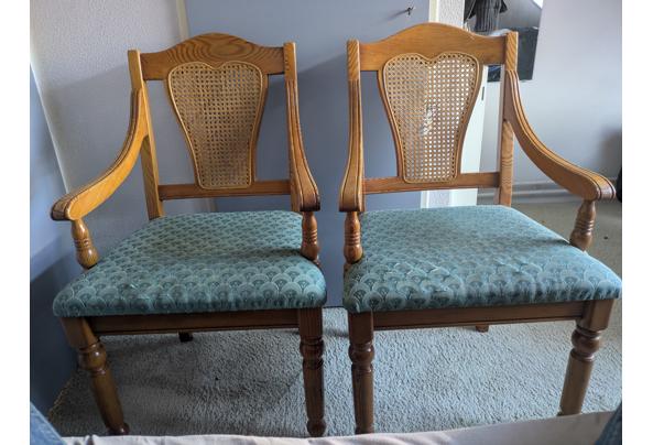 2 mooie stoelen. Eventueel opknappen  - PXL_20251111_114456035