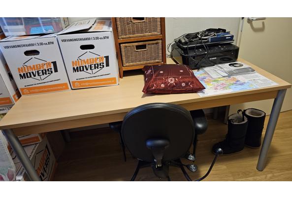 Bureau grote tafel  - 20260116_092439