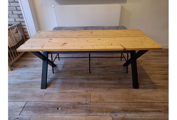 Tafel steigerhouten planken, metalen onderstel  - IMG20251130161555