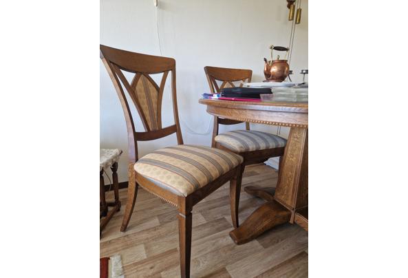 Ronde tafel met 4 stoelen - 20250511_142235