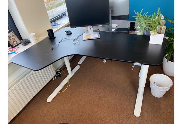 2 Grote elektrisch verstelbare bureaus - IMG_6647
