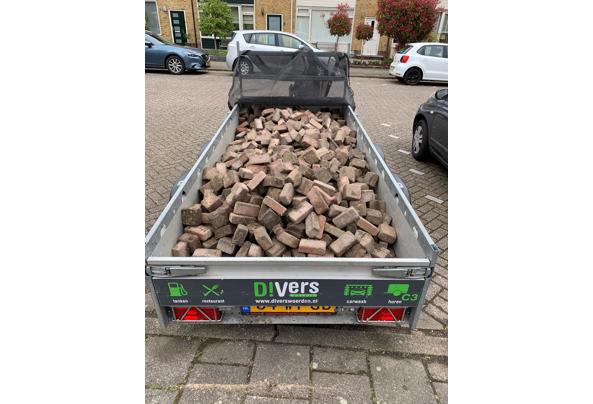 Tegels voor in de tuin gratis af te halen - 9DCA5FFA-A251-4037-8D08-FB067316EF44