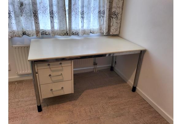 Bureau met demonteerbaar en afsluitbaar ladenblok  - IMG20250422153134