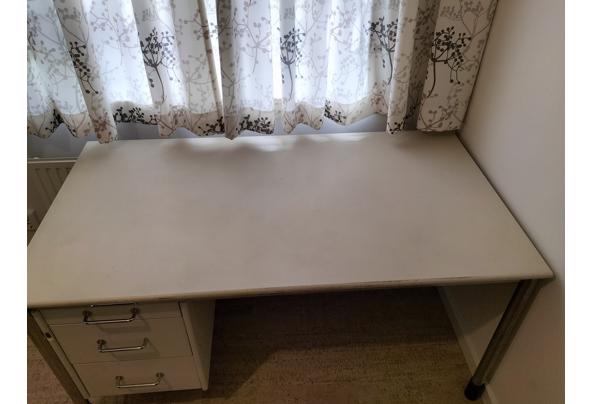 Bureau met demonteerbaar en afsluitbaar ladenblok  - IMG20250422153150