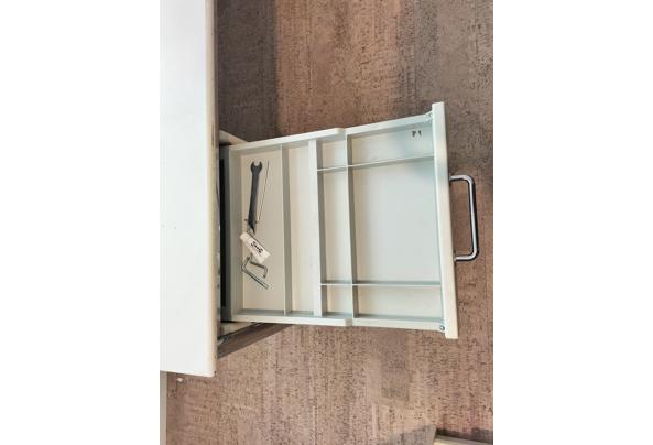 Bureau met demonteerbaar en afsluitbaar ladenblok  - IMG20250422153202