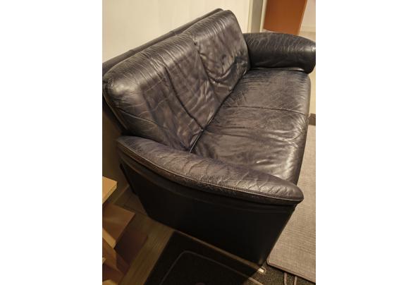 Nog mooie DONKERblauwe tweezitsbank - IMG_20260216_182145513_HDR