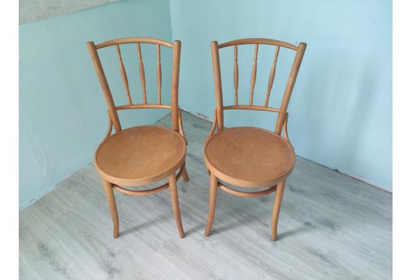 Twee houten stoelen - 2026-05-31-17-41-38-729