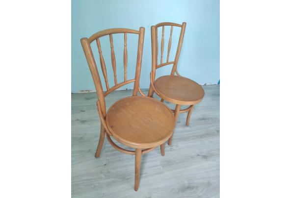 Twee houten stoelen - 2026-05-31-17-41-45-103