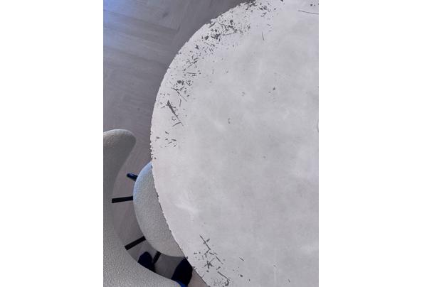 Ronde betonlook eettafel - IMG_9495