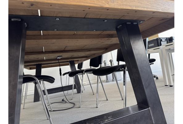 houten tafel met media/elektra doorvoer - IMG_0855